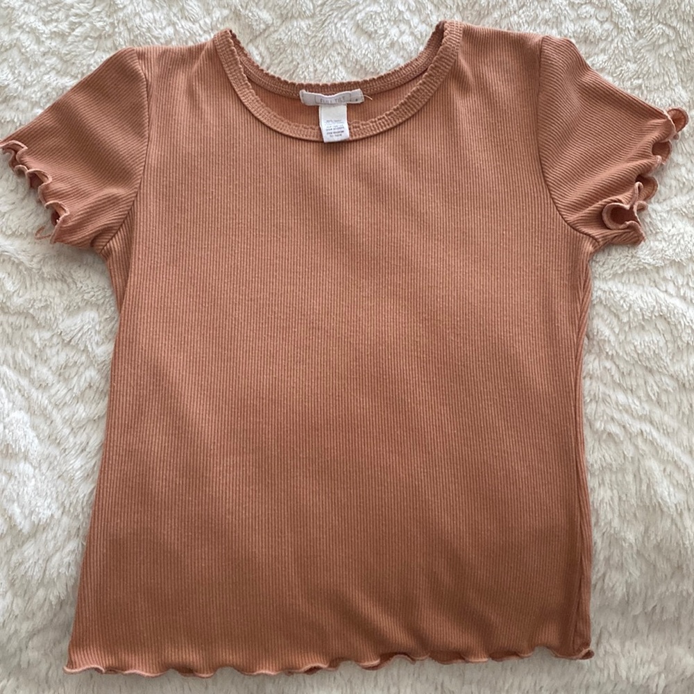 SMALL- corral short sleeve with ruffled edges!! Super cute!!
